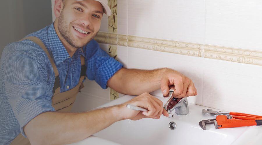 Expert burst pipe repair services in Veguita, NM